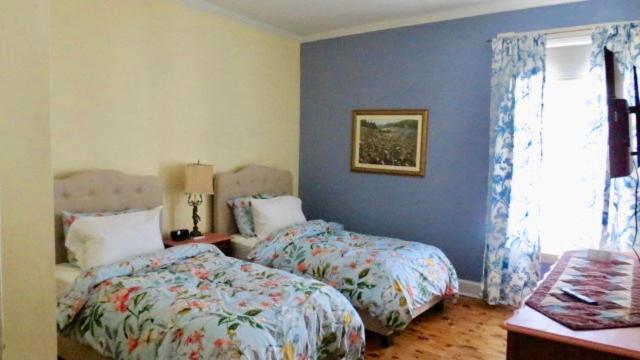The Jellybean Heritage Inn Сент Джонс Екстериор снимка