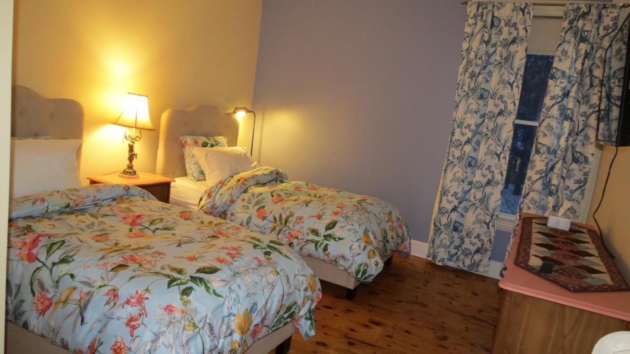 The Jellybean Heritage Inn Сент Джонс Екстериор снимка